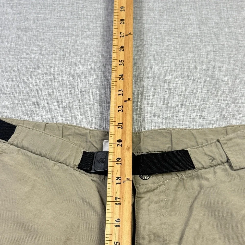 The North Face Cargo Shorts Mens L Beige Nylon Microfiber Flat Front 10 Inseam